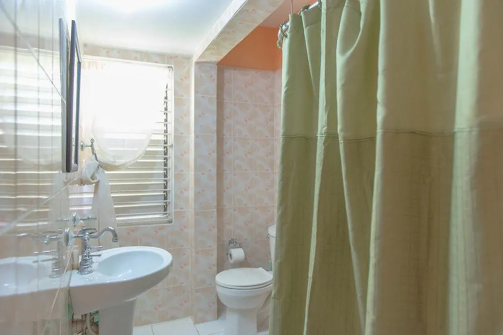 Diamond Villa Montego Bay 2*,