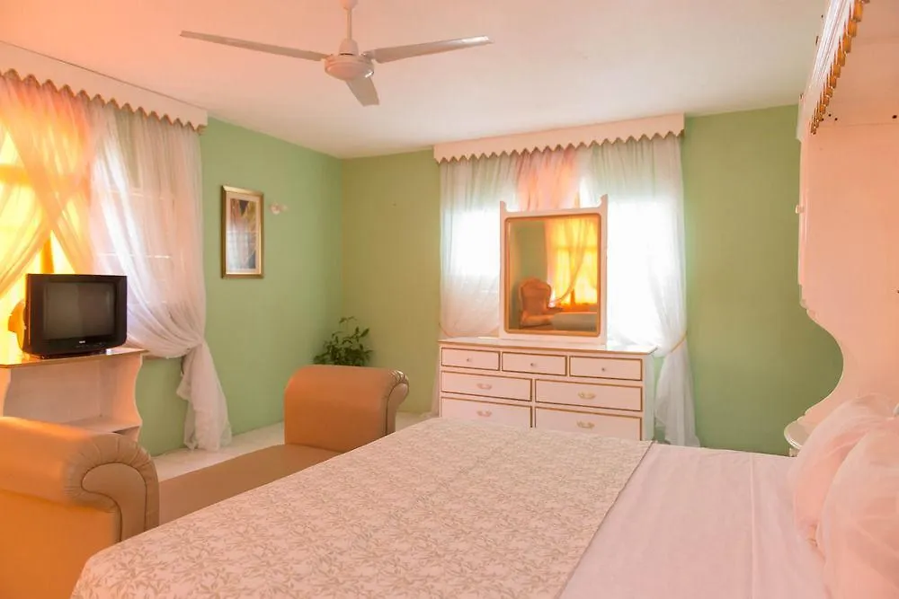 ** Hotel Diamond Villa Montego Bay Jamaica