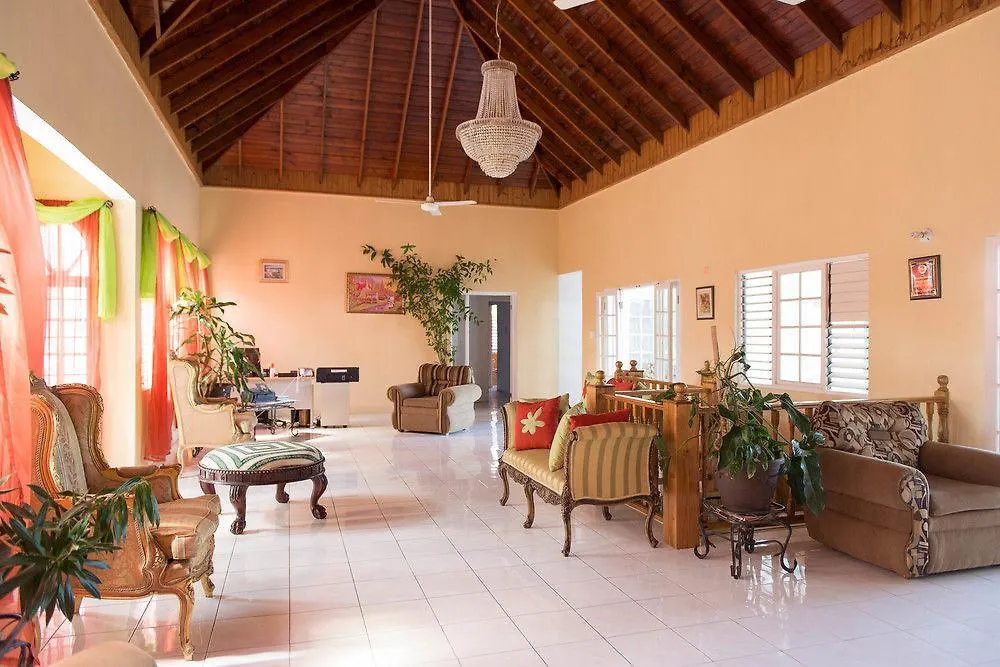 Diamond Villa Montego Bay 2*,